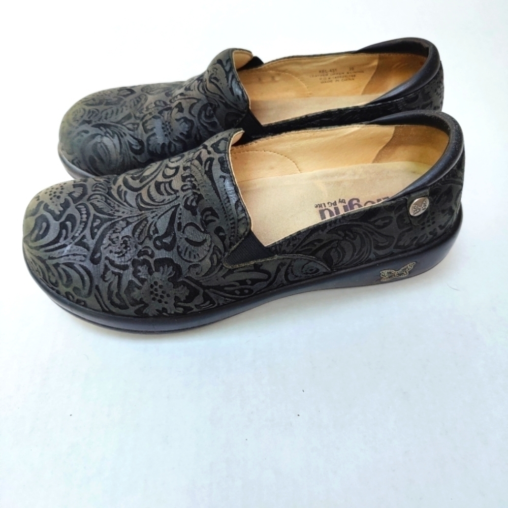 Alegria Keli PRO Black Emboss Paisley Leather Clogs Women's Size 8.5